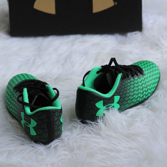 Boys Under Armour Soccer Cleats - Picture 6 of 7